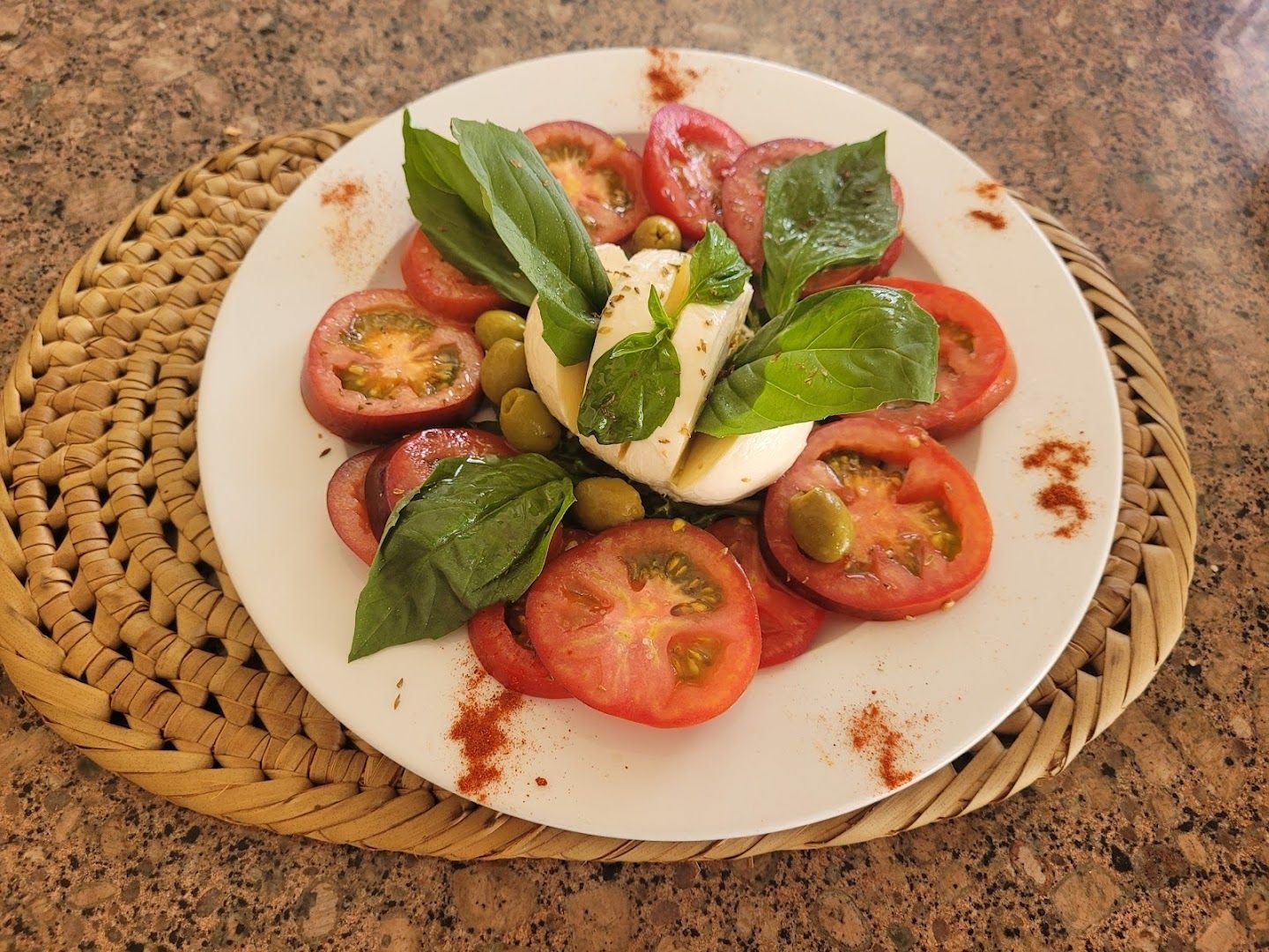 Fresh mozzarella with sliced tomatoes, basil and olives — Jolly's caprese
